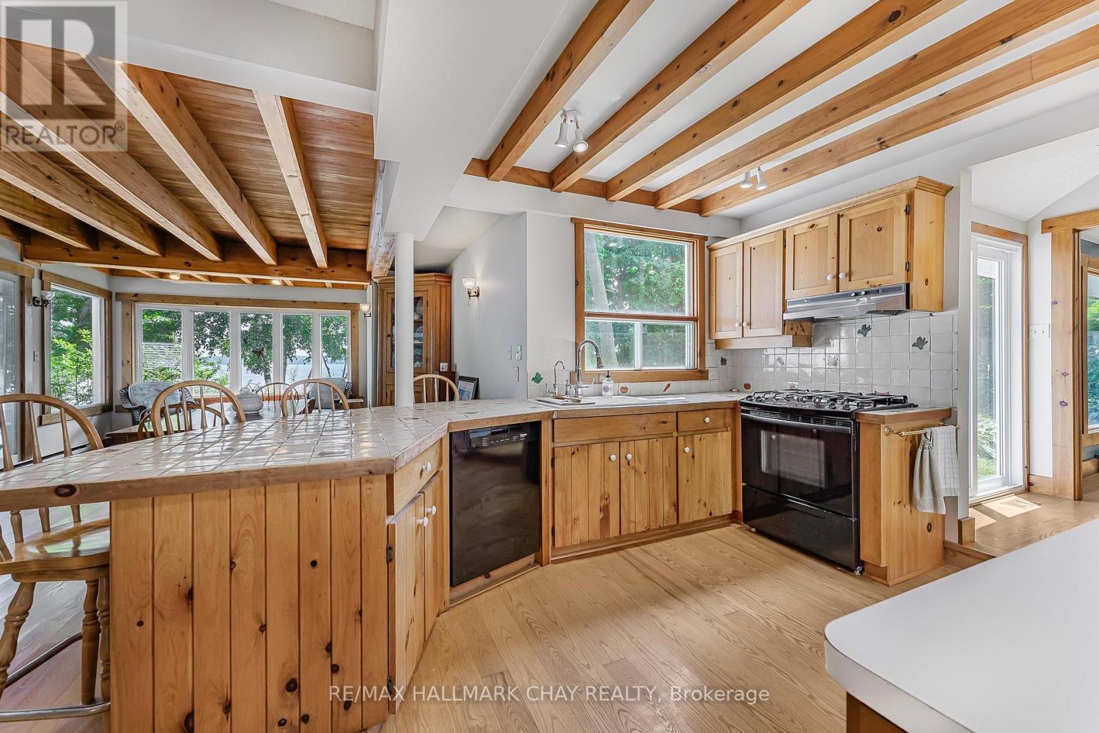 209 Bay Street, Oro-Medonte (Shanty Bay), Ontario  L0L 2L0 - Photo 14 - S12386085
