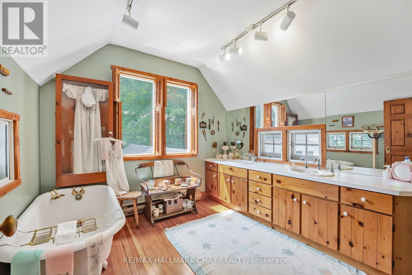 209 Bay Street, Oro-Medonte (Shanty Bay), Ontario  L0L 2L0 - Photo 22 - S12386085