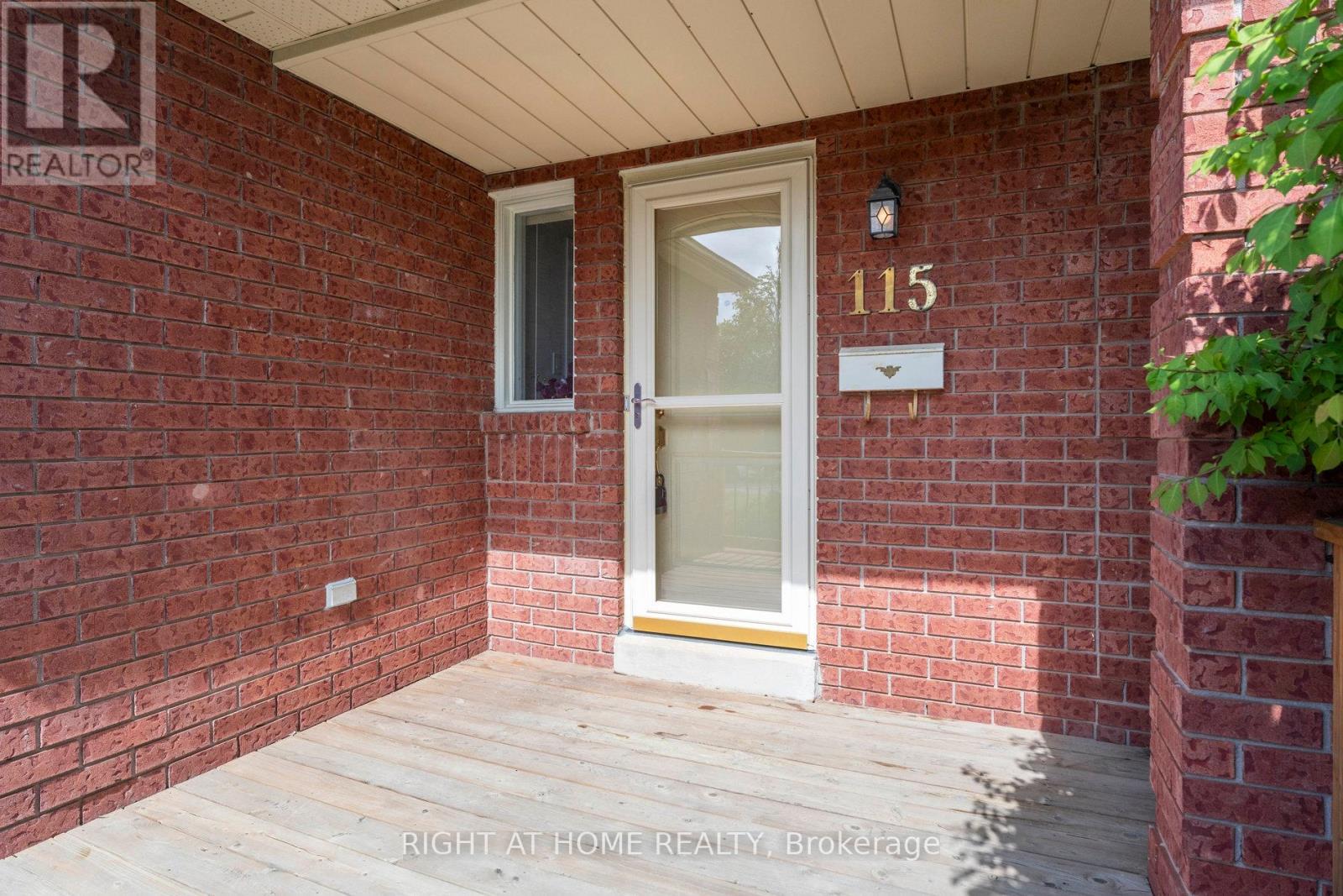 115 Laidlaw Drive, Barrie, Ontario  L4N 7R9 - Photo 2 - S12386115