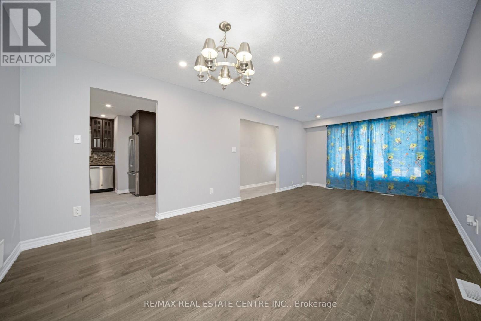 35 Madison Street, Brampton (Central Park), Ontario  L6S 3C4 - Photo 11 - W12386075