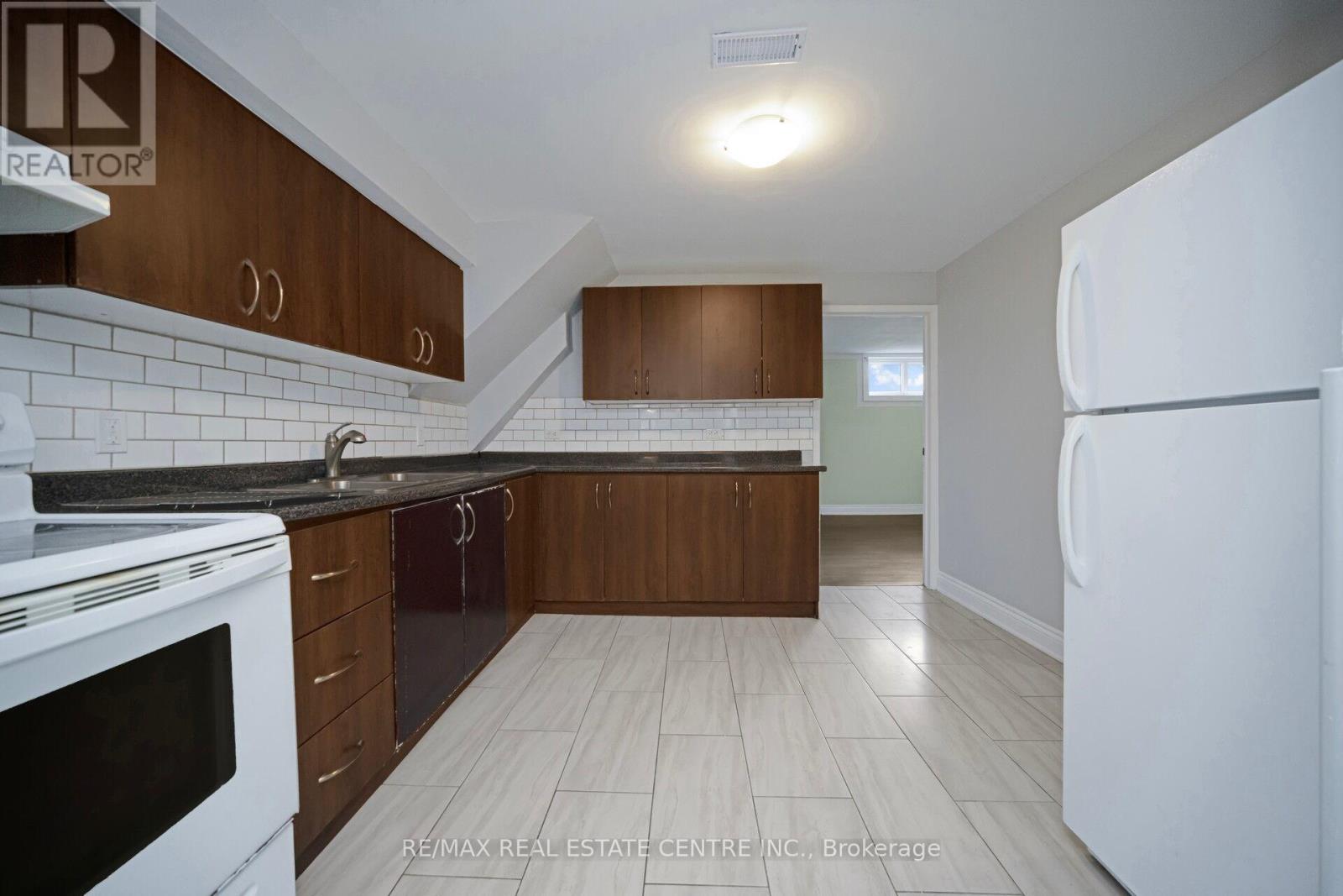 35 Madison Street, Brampton (Central Park), Ontario  L6S 3C4 - Photo 32 - W12386075