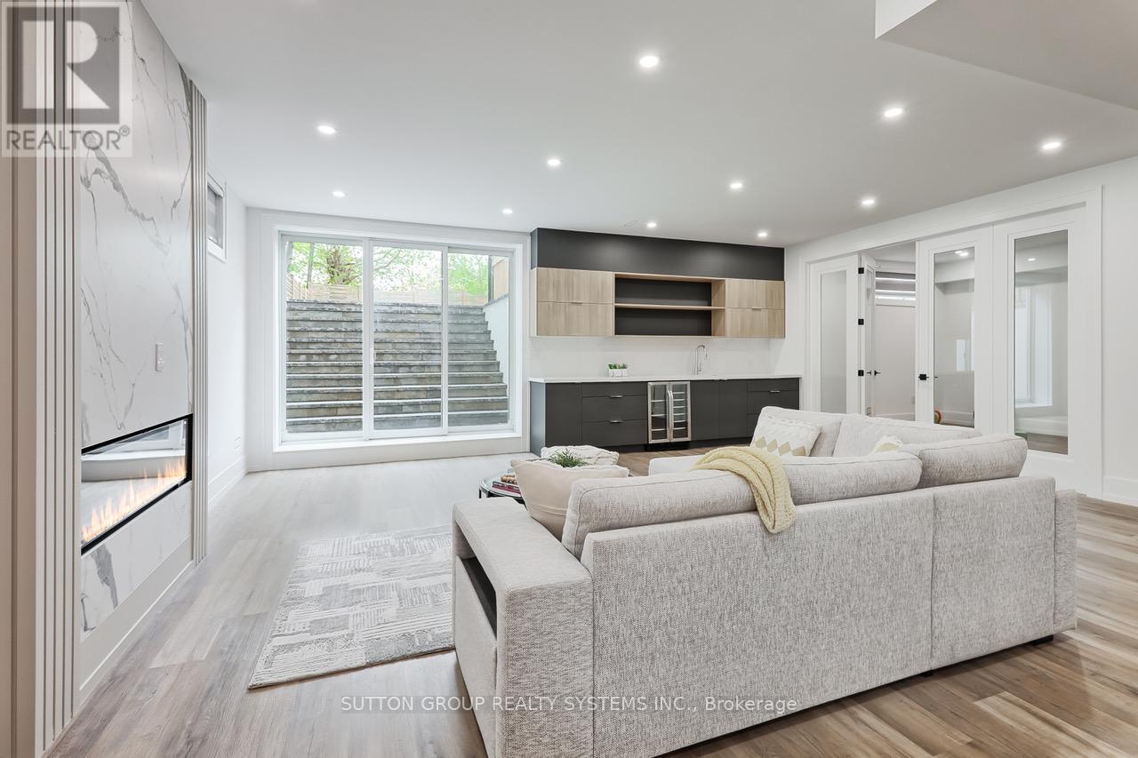 214 Shaver Avenue N, Toronto, Ontario  M9B 4P3 - Photo 35 - W12386110