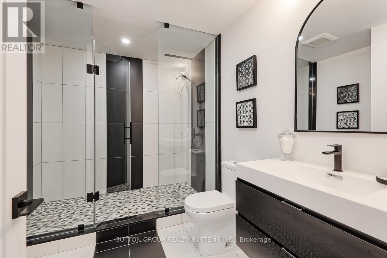 214 Shaver Avenue N, Toronto, Ontario  M9B 4P3 - Photo 38 - W12386110