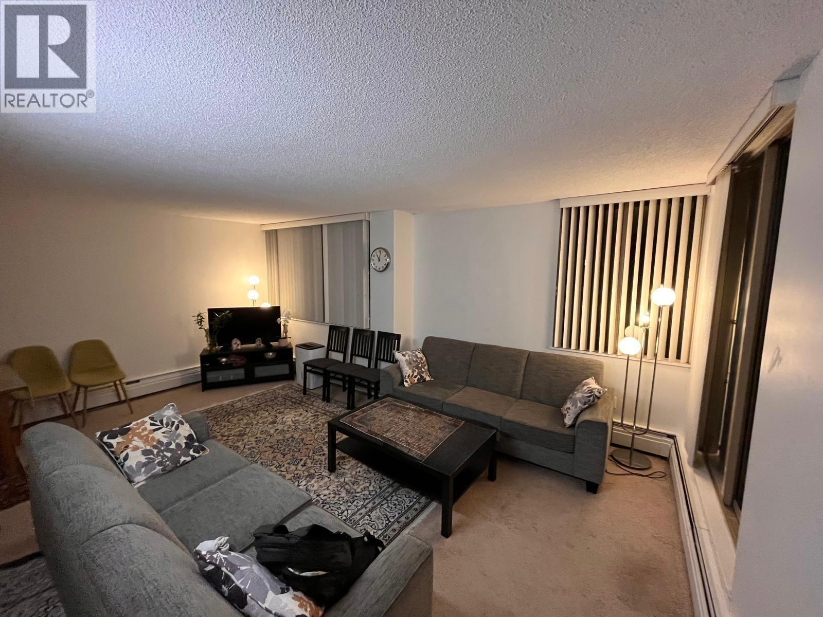 404 2008 FULLERTON AVENUE, North Vancouver, British Columbia