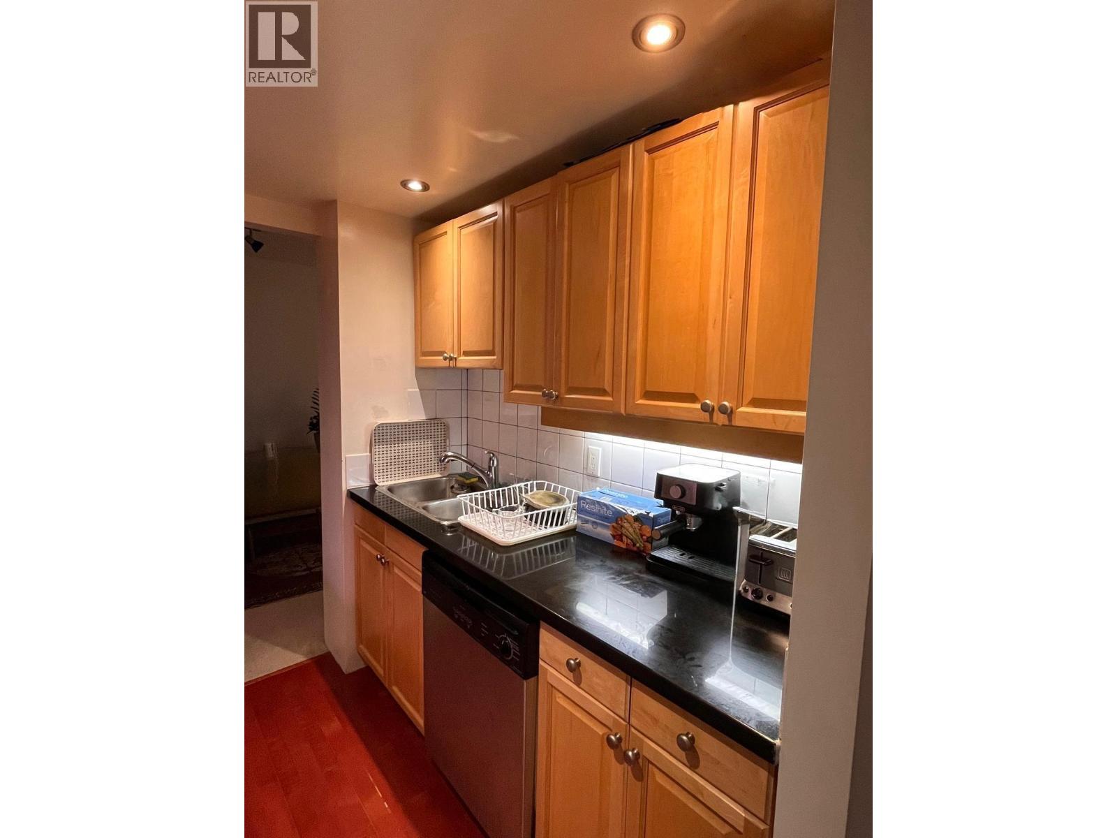 404 2008 Fullerton Avenue, North Vancouver, British Columbia  V7P 3G7 - Photo 2 - R3044475