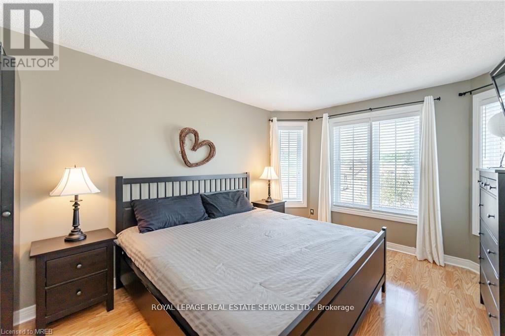 125 Ferndale Drive S, Barrie (Ardagh), Ontario  L4N 6Y6 - Photo 25 - S12385501
