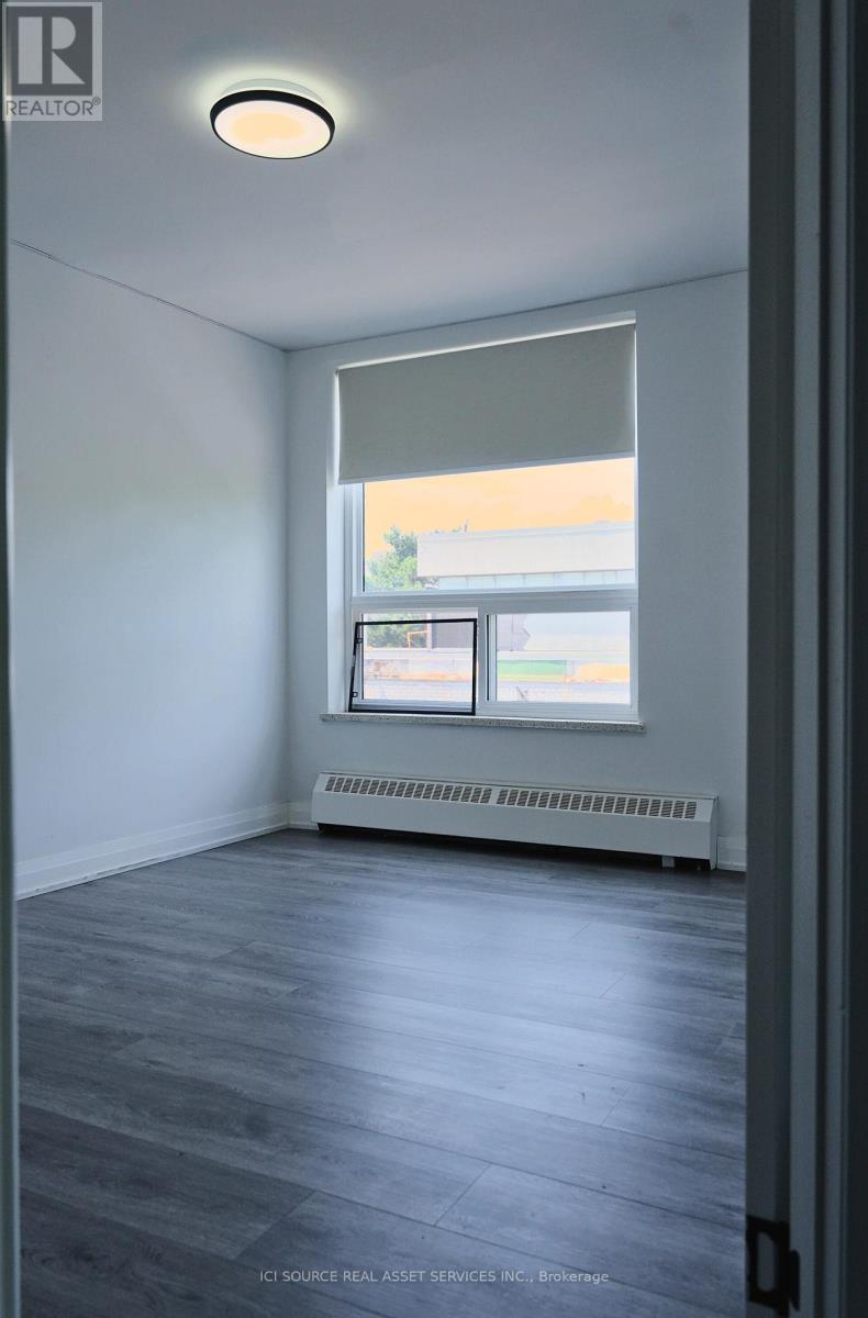 2135 Jane Street, Toronto, Ontario  M3M 1A2 - Photo 17 - W12165088