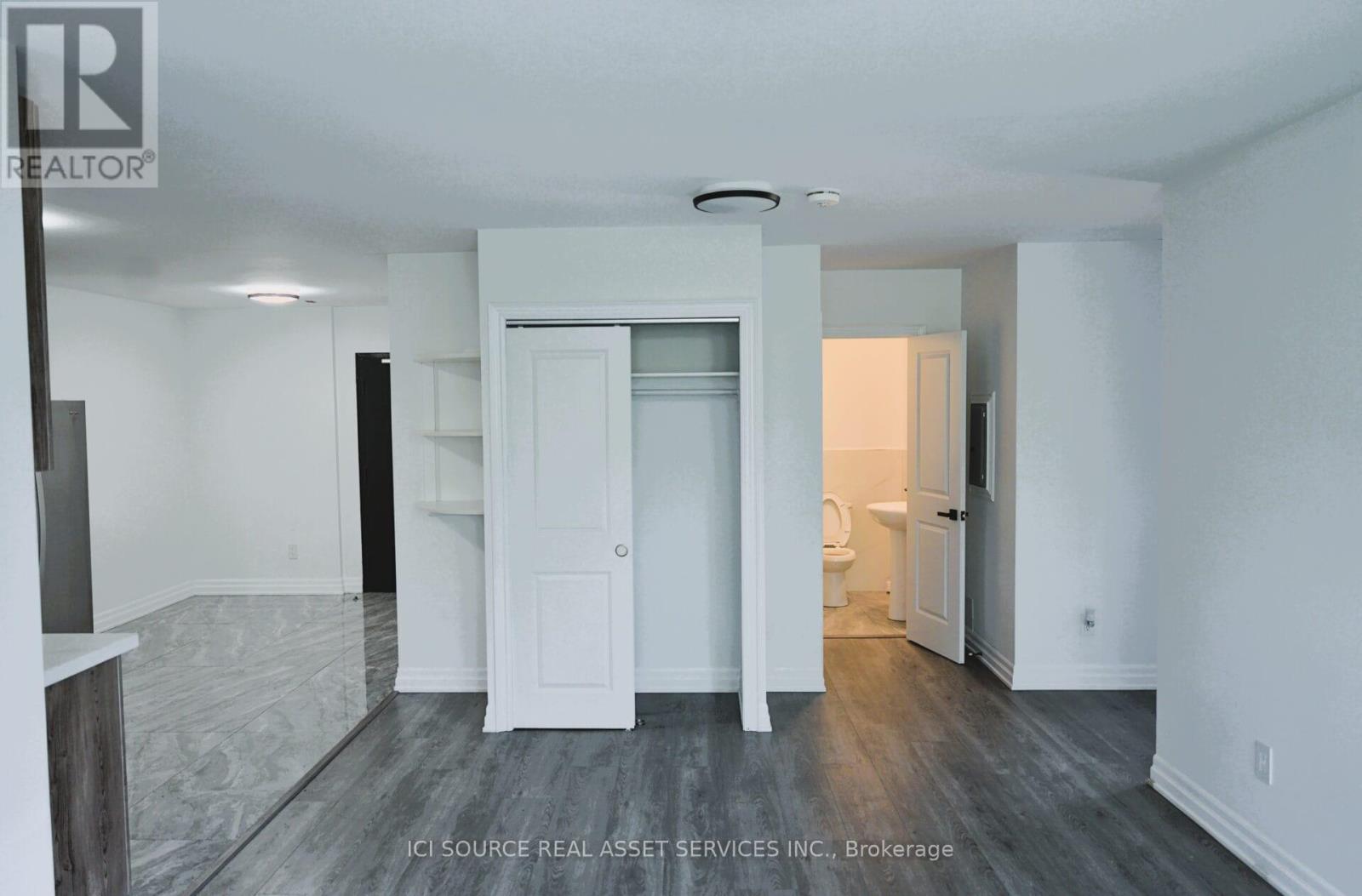 2135 Jane Street, Toronto, Ontario  M3M 1A2 - Photo 5 - W12165088