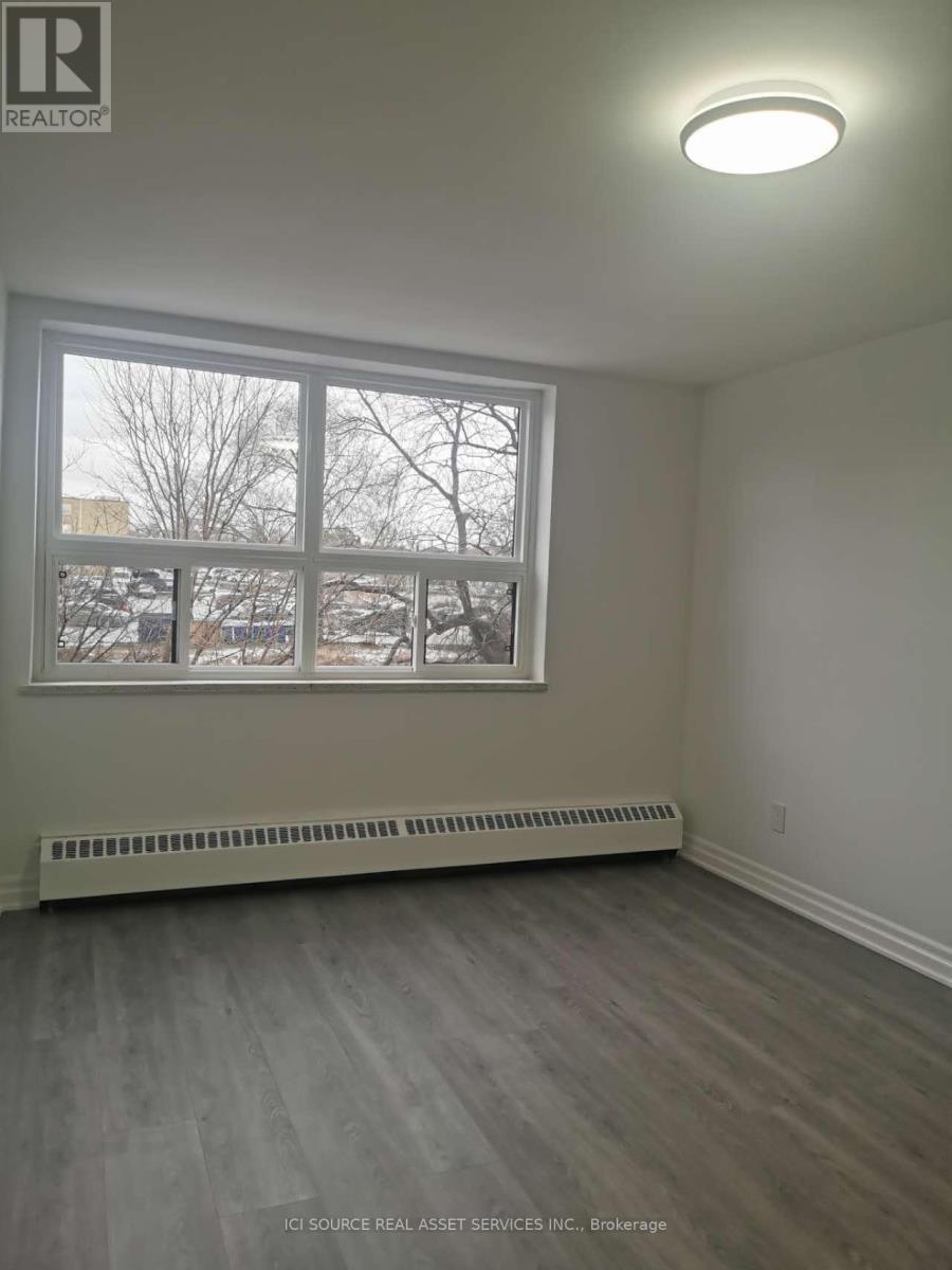 2135 Jane Street, Toronto, Ontario  M3M 1A2 - Photo 7 - W12165088