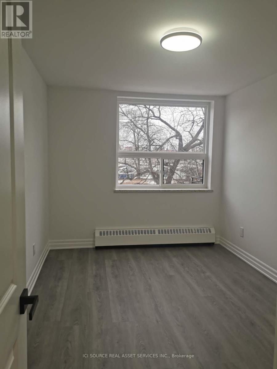 2135 Jane Street, Toronto, Ontario  M3M 1A2 - Photo 8 - W12165088