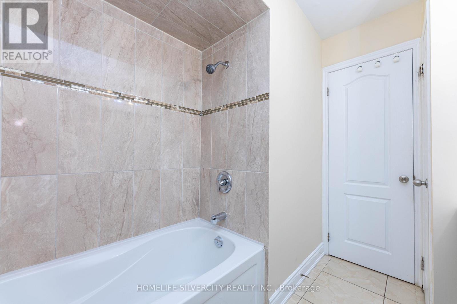 7258 Reindeer Drive, Mississauga, Ontario  L4T 2M7 - Photo 32 - W12384743