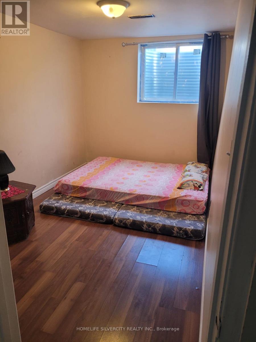7258 Reindeer Drive, Mississauga, Ontario  L4T 2M7 - Photo 46 - W12384743