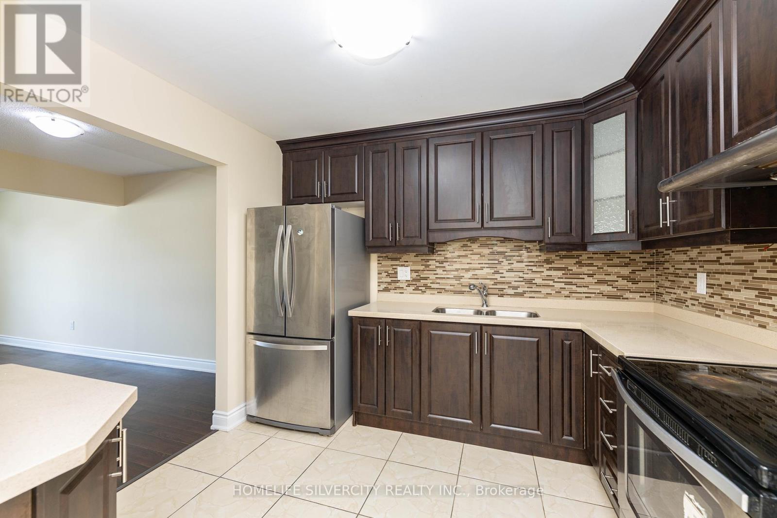 7258 Reindeer Drive, Mississauga, Ontario  L4T 2M7 - Photo 11 - W12384743