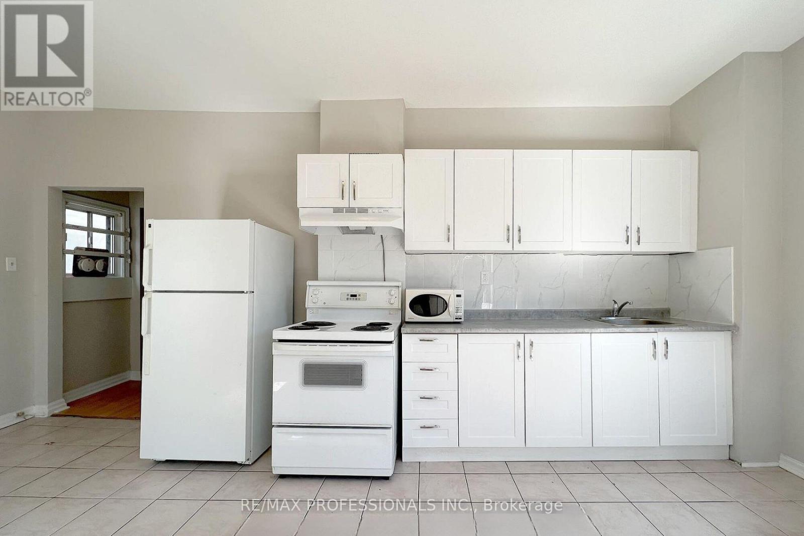 Upper - 345 Dundas Street E, Toronto, Ontario  M5A 2A2 - Photo 12 - C12340176