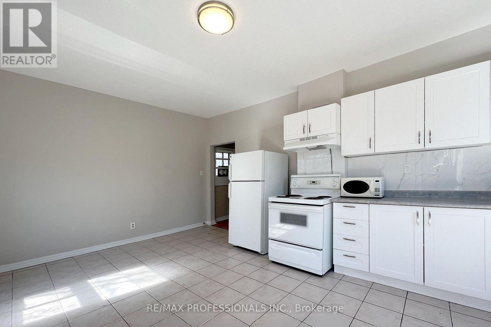 Upper - 345 Dundas Street E, Toronto, Ontario  M5A 2A2 - Photo 3 - C12340176