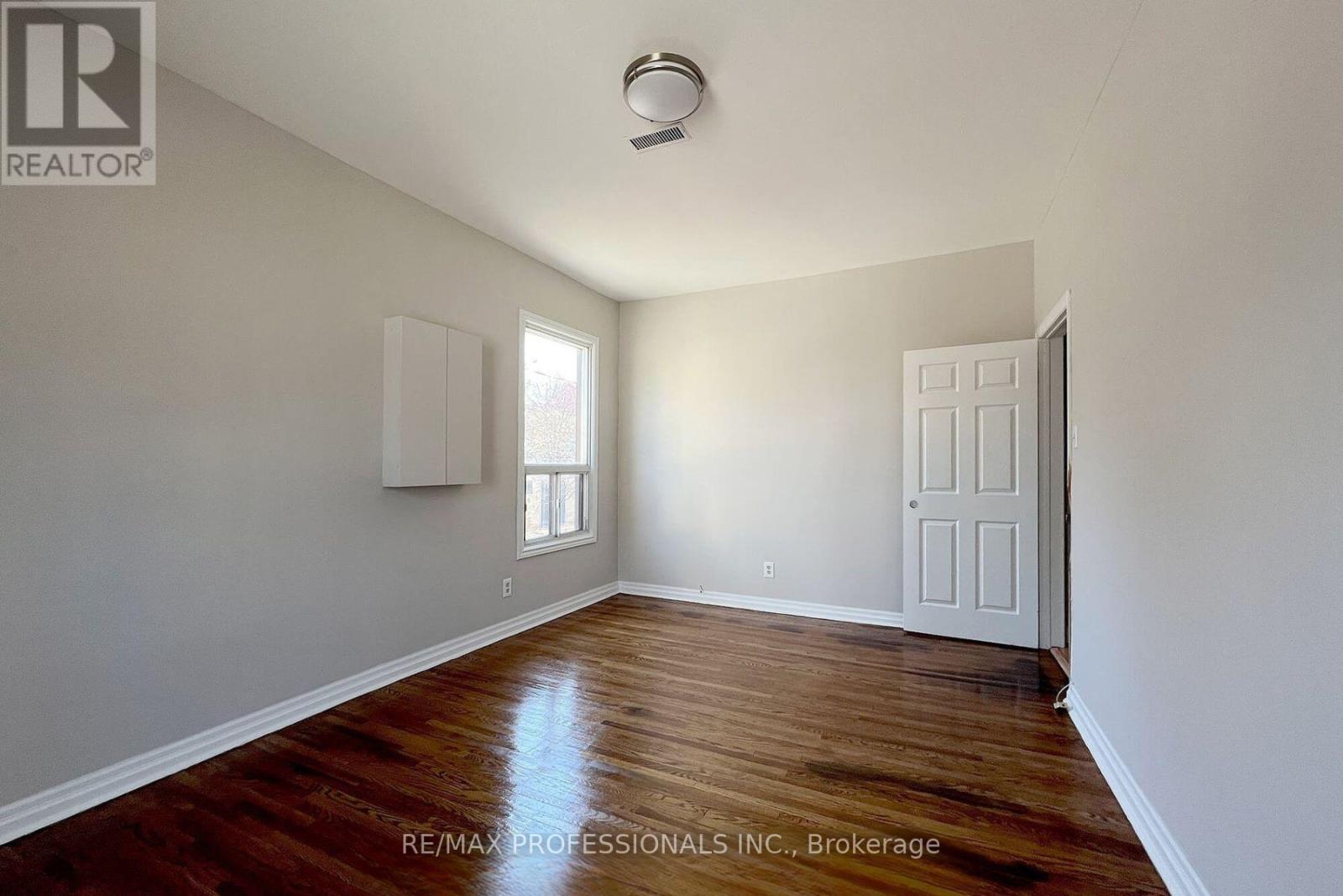 Upper - 345 Dundas Street E, Toronto, Ontario  M5A 2A2 - Photo 4 - C12340176