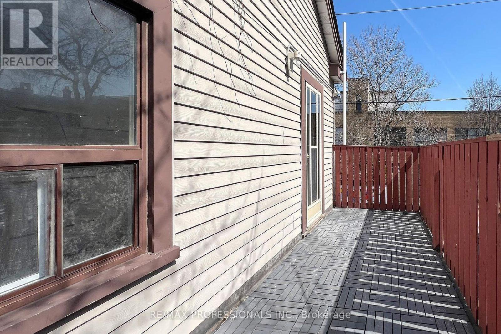 Upper - 345 Dundas Street E, Toronto, Ontario  M5A 2A2 - Photo 9 - C12340176