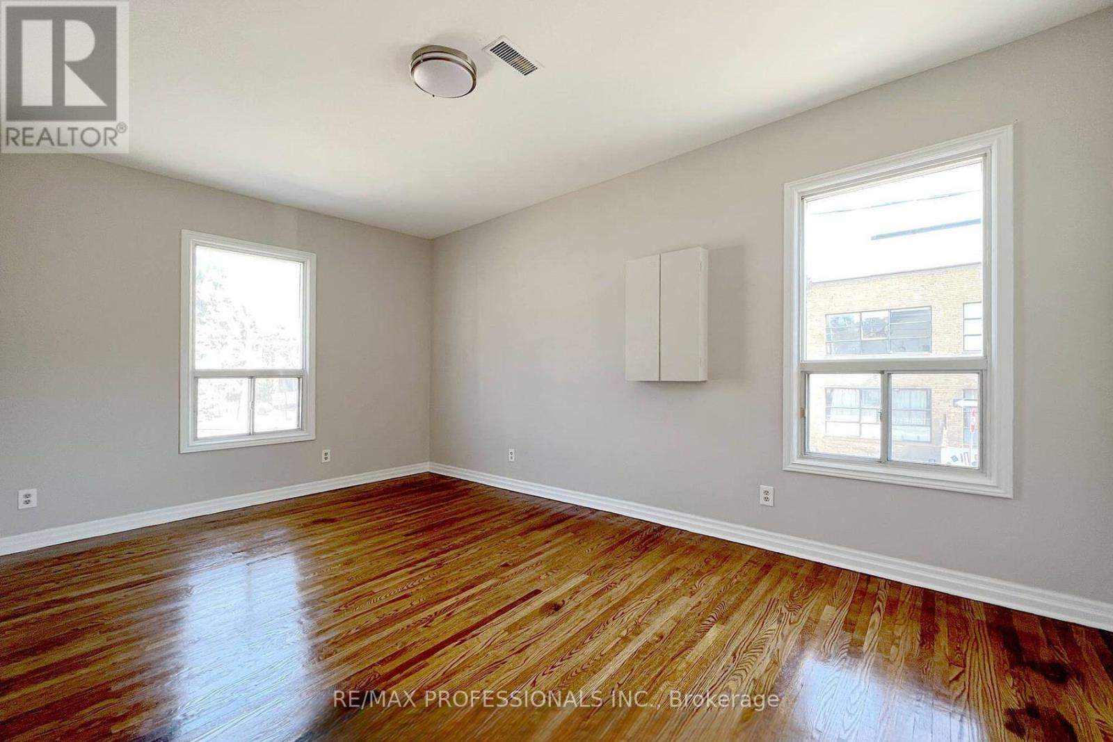 Upper - 345 Dundas Street E, Toronto, Ontario  M5A 2A2 - Photo 2 - C12340176