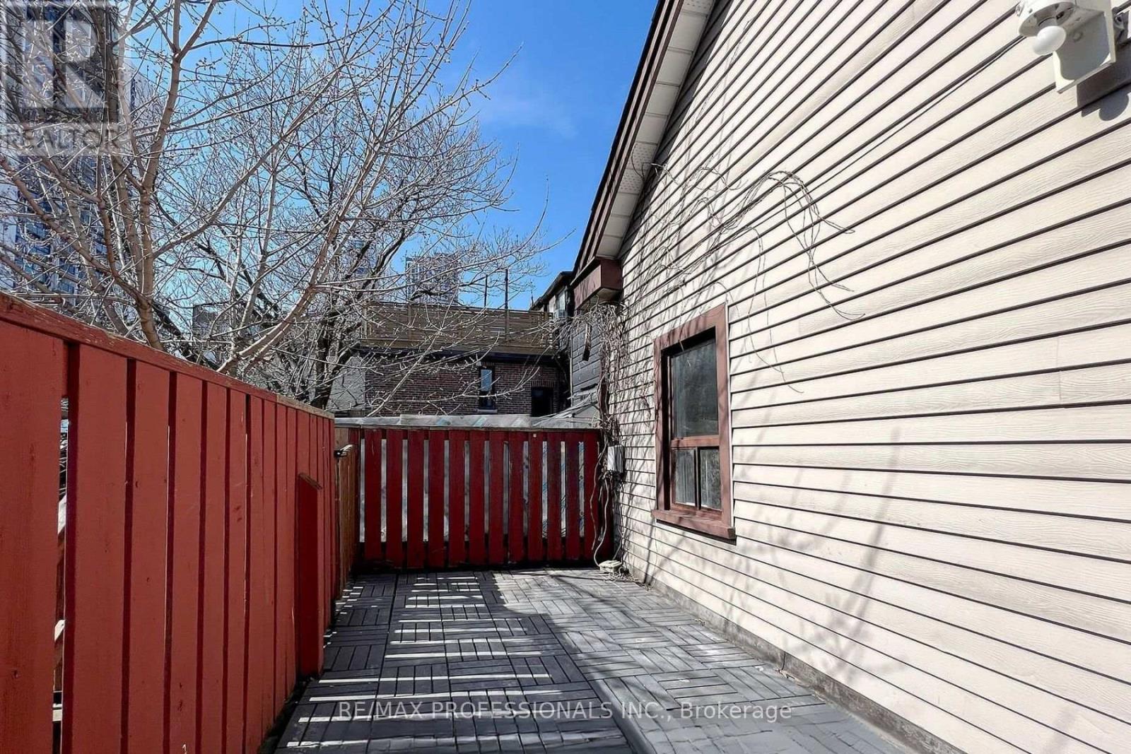 Upper - 345 Dundas Street E, Toronto, Ontario  M5A 2A2 - Photo 14 - C12340176