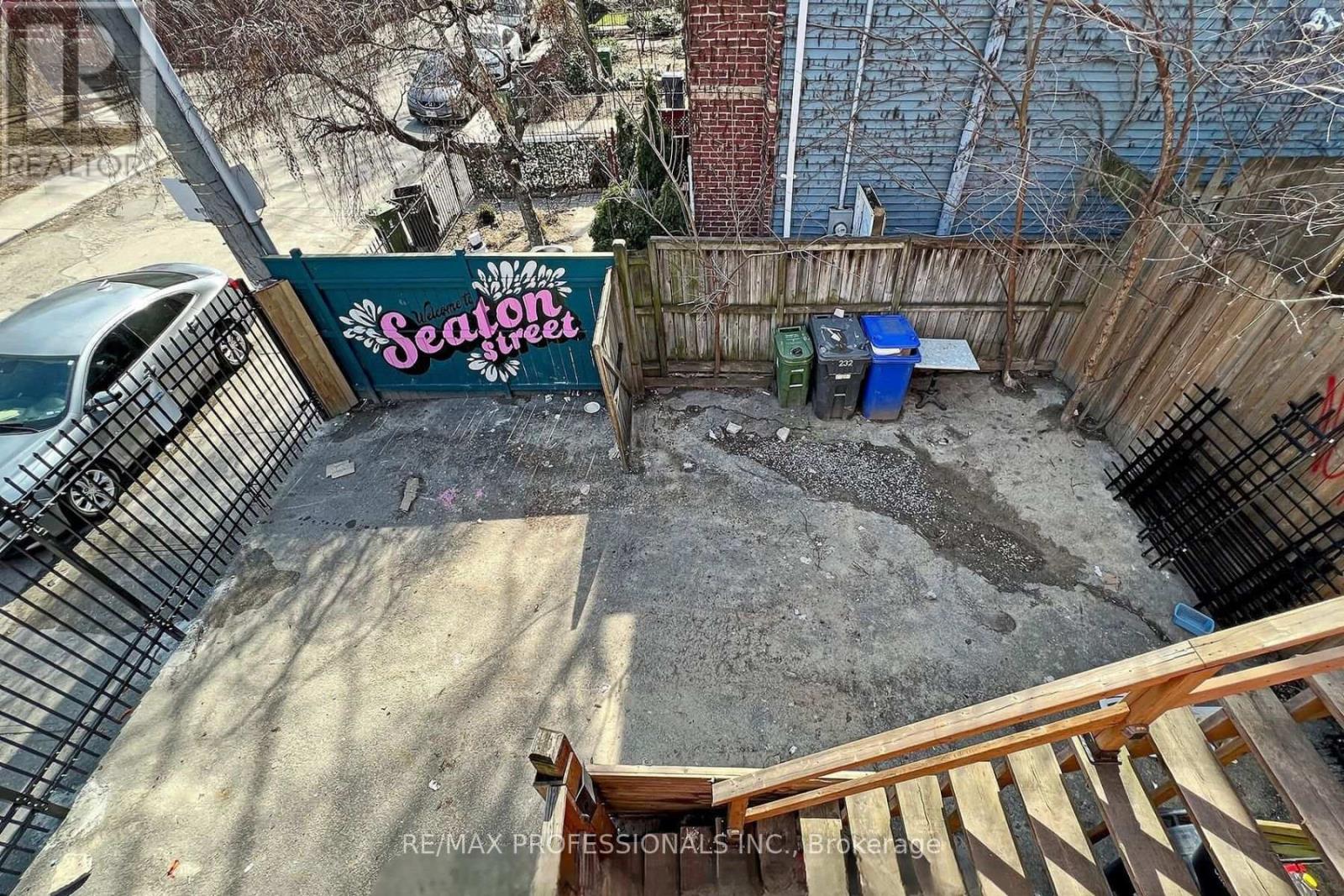 Upper - 345 Dundas Street E, Toronto, Ontario  M5A 2A2 - Photo 7 - C12340176