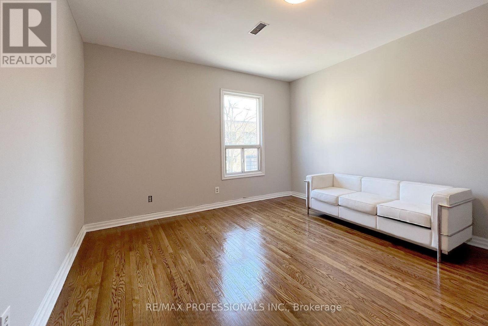 Upper - 345 Dundas Street E, Toronto, Ontario  M5A 2A2 - Photo 18 - C12340176