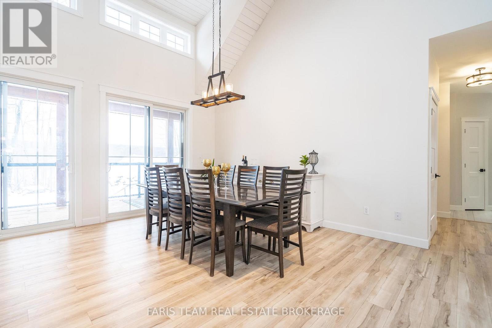 32 Leisure Court, Severn (Coldwater), Ontario  L0K 1E0 - Photo 12 - S12386149