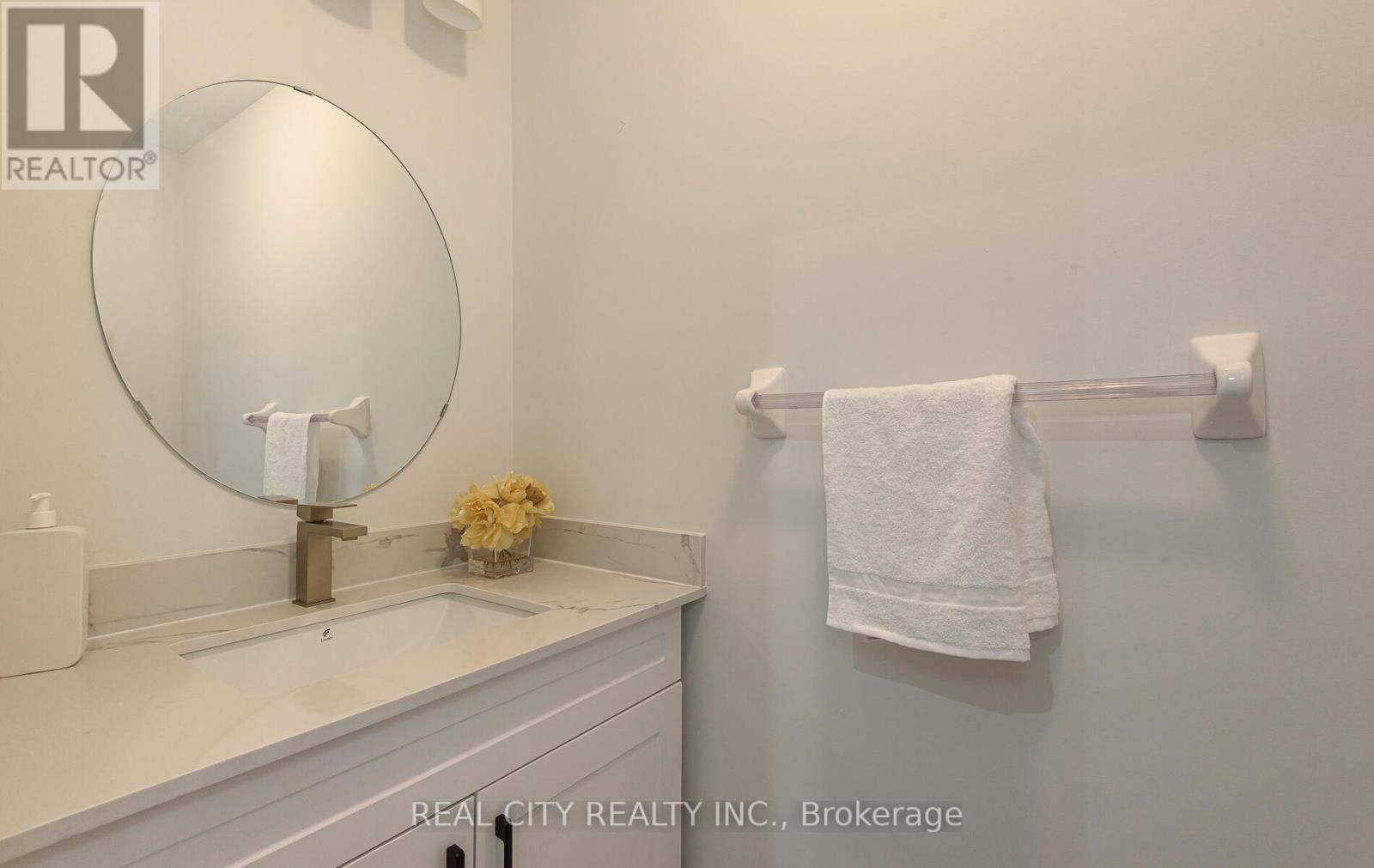 27 Bellhaven Crescent, Brampton (Sandringham-Wellington), Ontario  L6R 0W6 - Photo 12 - W12386148