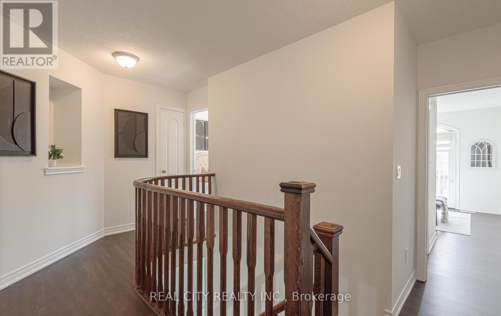 27 Bellhaven Crescent, Brampton (Sandringham-Wellington), Ontario  L6R 0W6 - Photo 13 - W12386148
