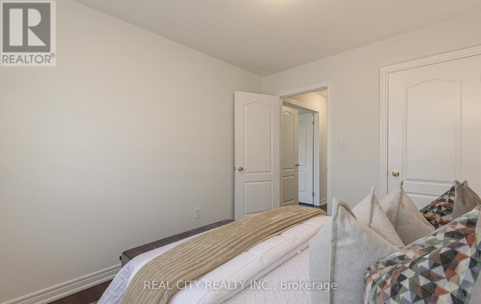 27 Bellhaven Crescent, Brampton (Sandringham-Wellington), Ontario  L6R 0W6 - Photo 19 - W12386148