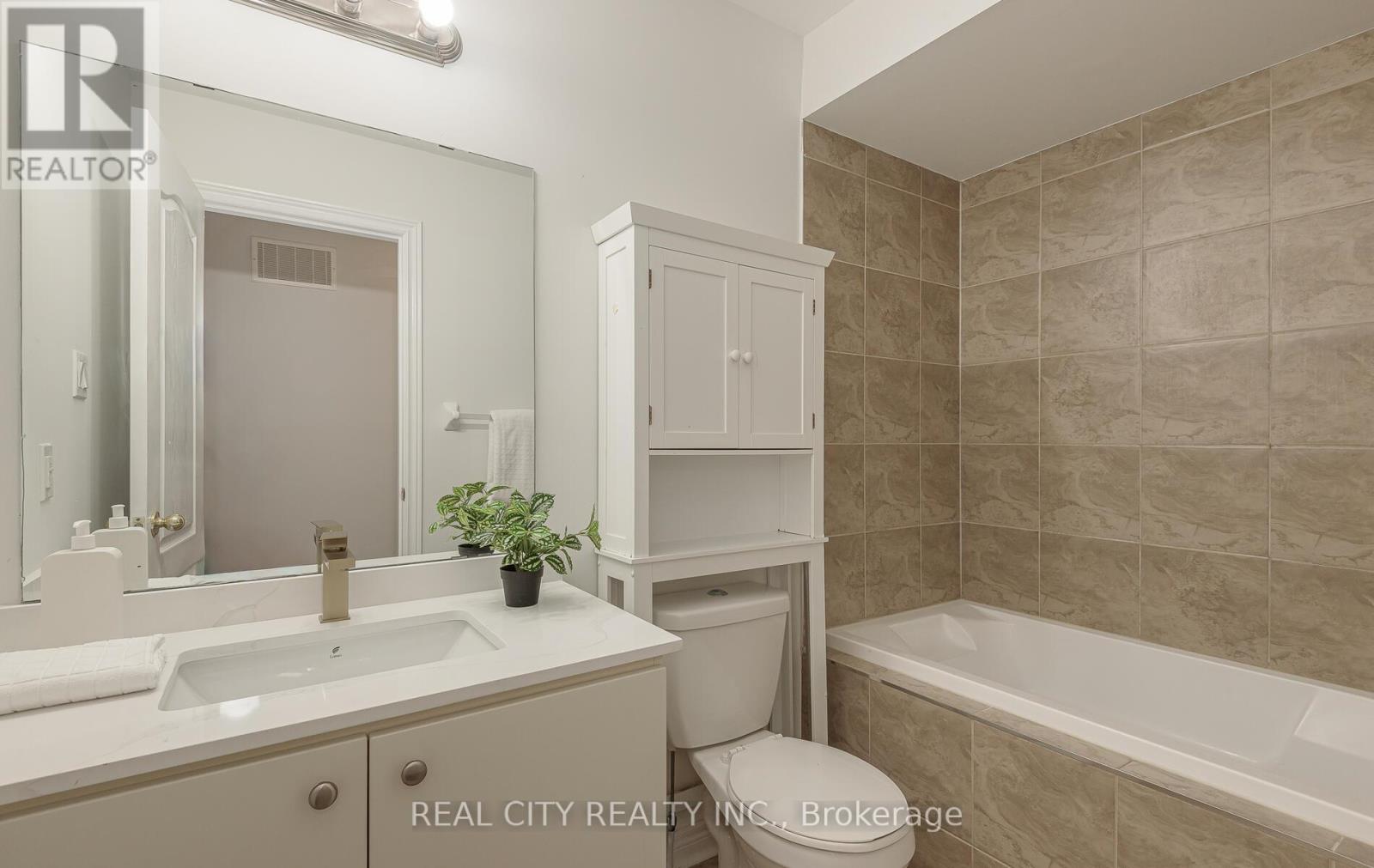 27 Bellhaven Crescent, Brampton (Sandringham-Wellington), Ontario  L6R 0W6 - Photo 20 - W12386148