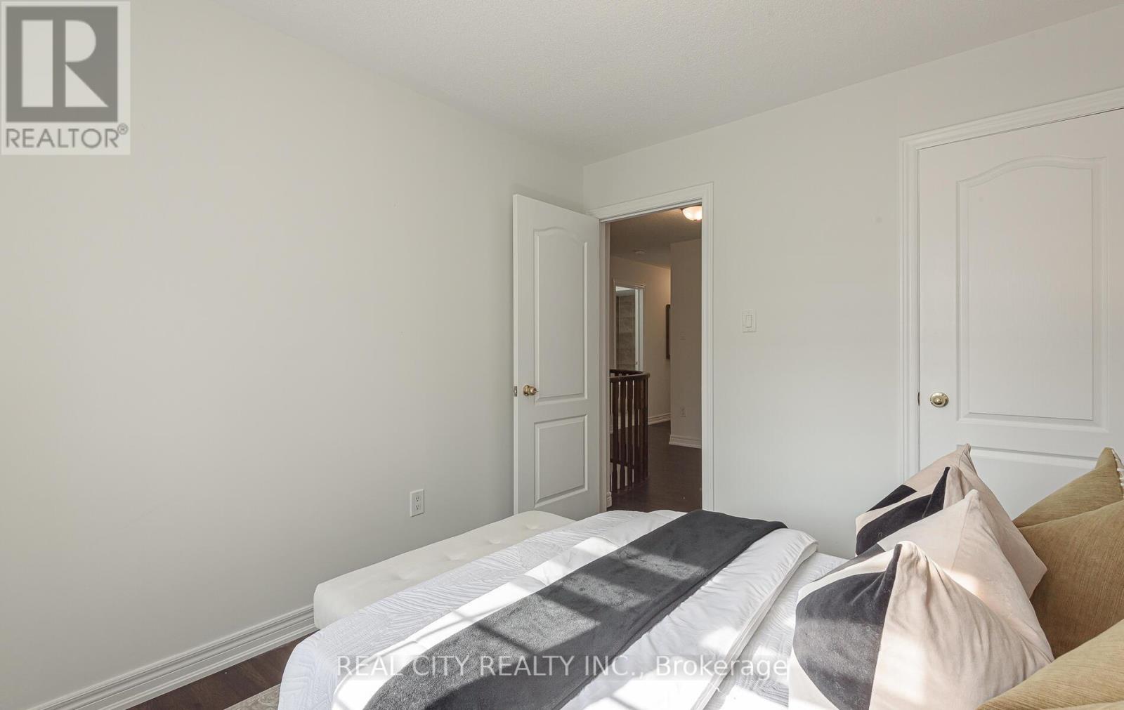 27 Bellhaven Crescent, Brampton (Sandringham-Wellington), Ontario  L6R 0W6 - Photo 22 - W12386148