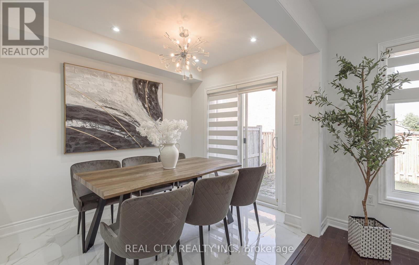 27 Bellhaven Crescent, Brampton (Sandringham-Wellington), Ontario  L6R 0W6 - Photo 7 - W12386148
