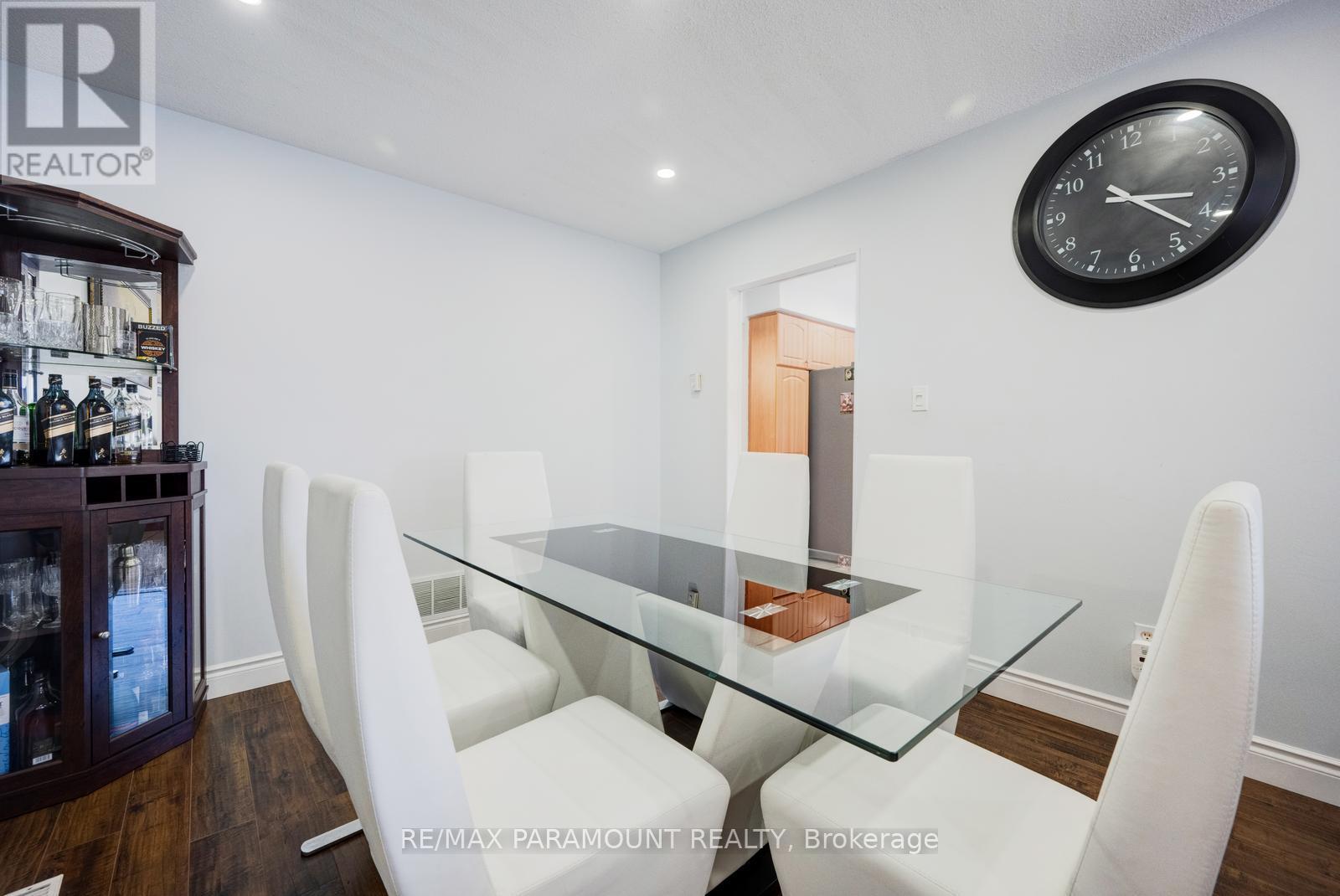 3197 Candela Drive, Mississauga, Ontario  L5A 2T9 - Photo 11 - W12386154