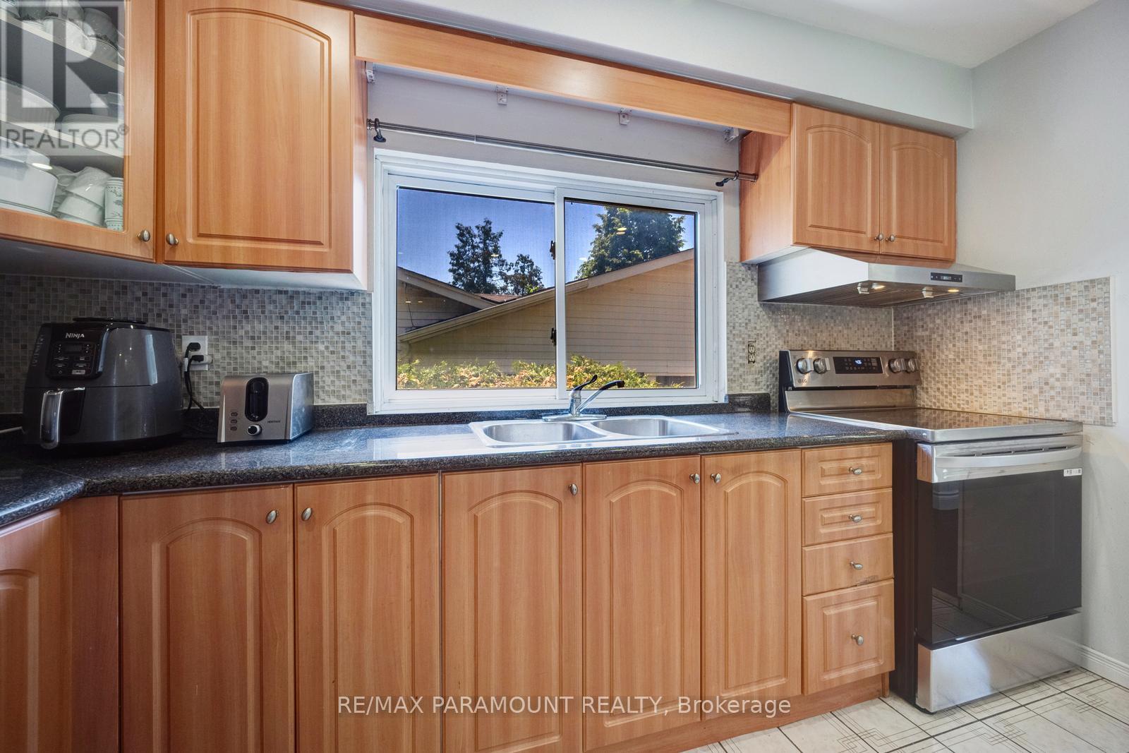 3197 Candela Drive, Mississauga, Ontario  L5A 2T9 - Photo 17 - W12386154