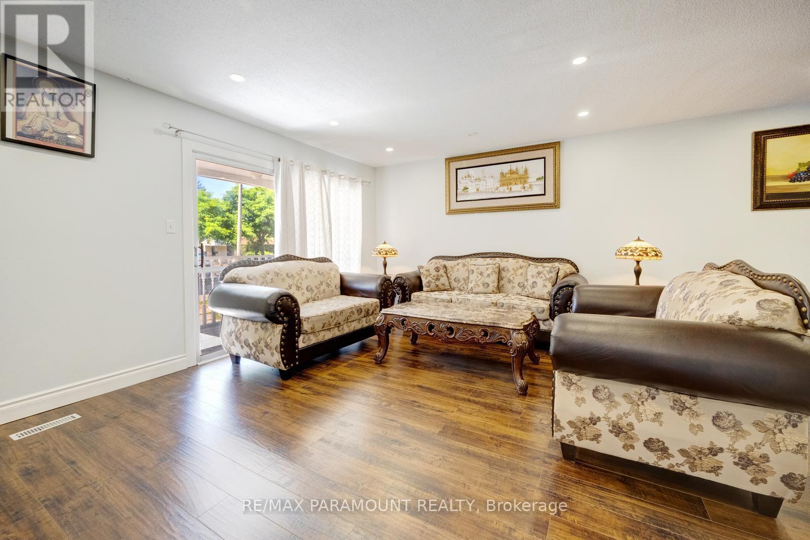 3197 Candela Drive, Mississauga, Ontario  L5A 2T9 - Photo 7 - W12386154