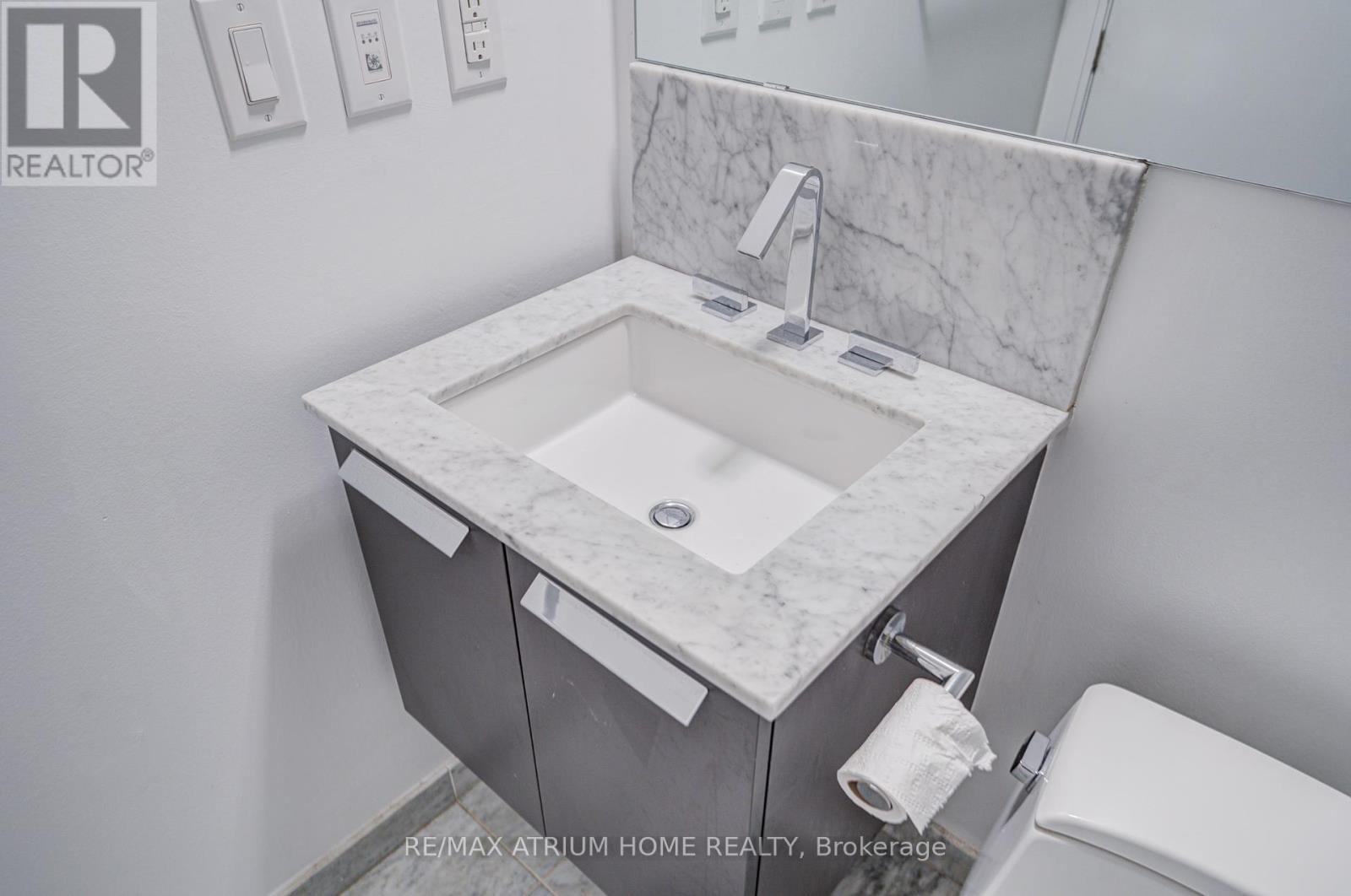 5004 - 50 Charles Street E, Toronto, Ontario  M4Y 1T1 - Photo 27 - C12386195