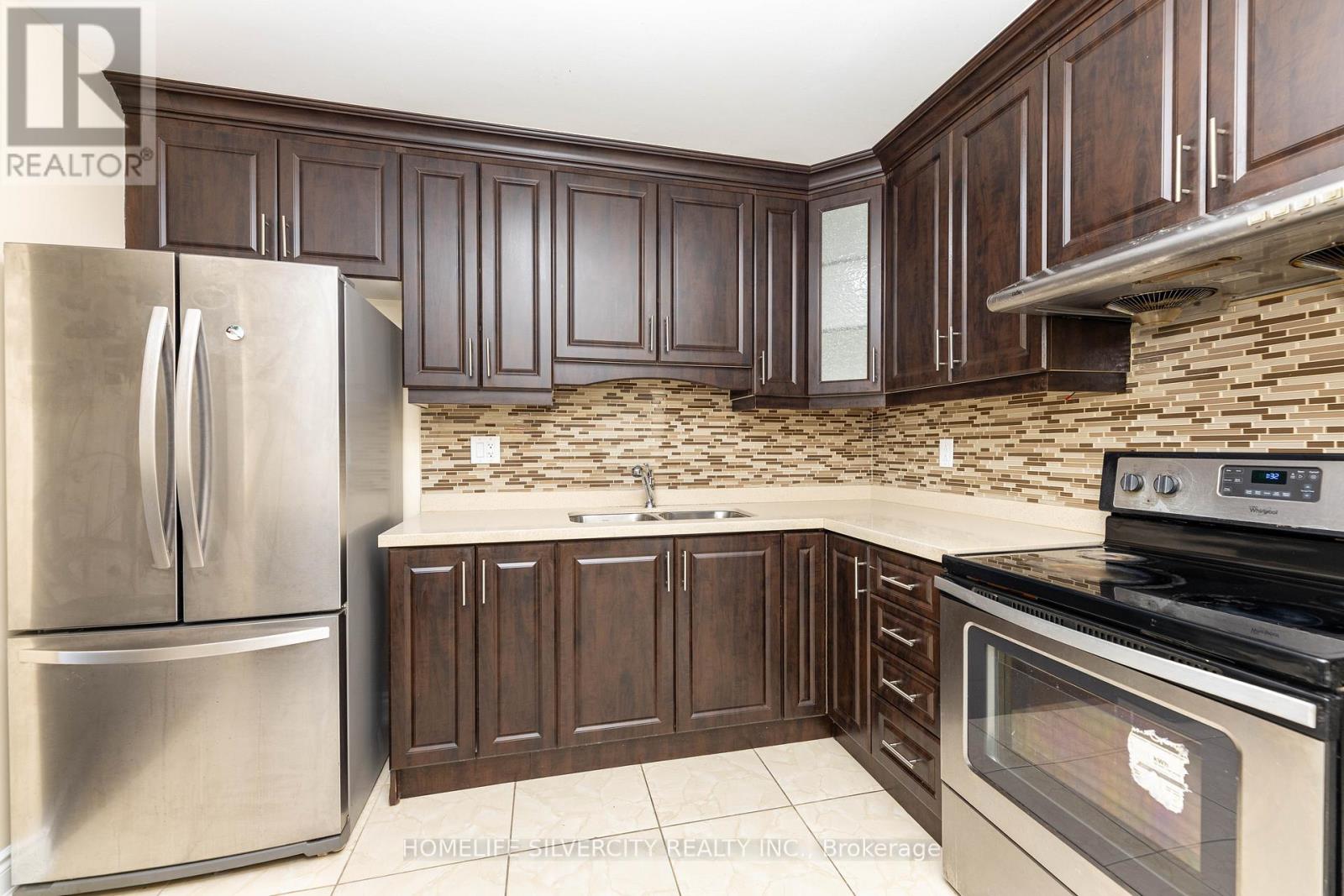 7258 Reindeer Drive, Mississauga, Ontario  L4T 2M7 - Photo 12 - W12384743