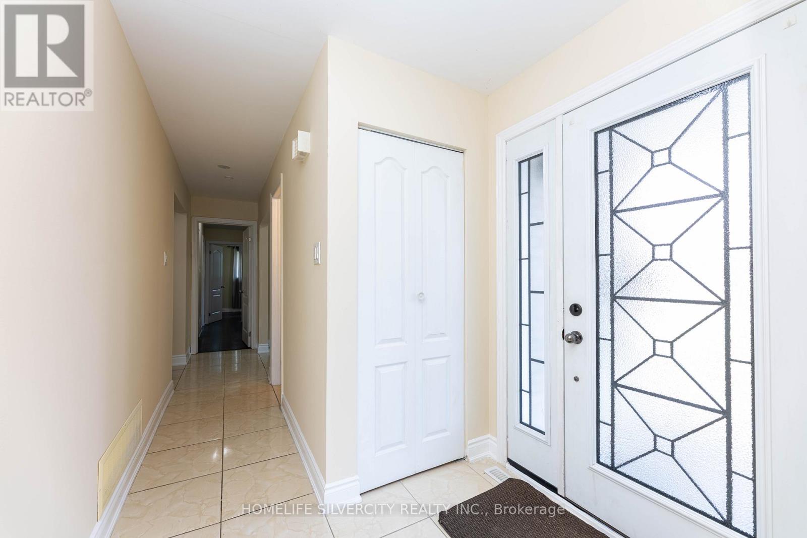 7258 Reindeer Drive, Mississauga, Ontario  L4T 2M7 - Photo 17 - W12384743