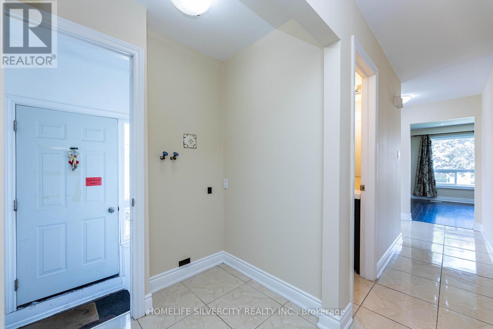 7258 Reindeer Drive, Mississauga, Ontario  L4T 2M7 - Photo 20 - W12384743