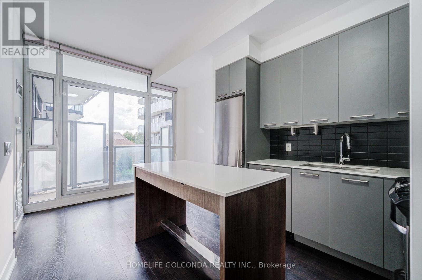 334 - 9471 Yonge Street E, Richmond Hill (Observatory), Ontario  L4C 1V4 - Photo 4 - N12386157