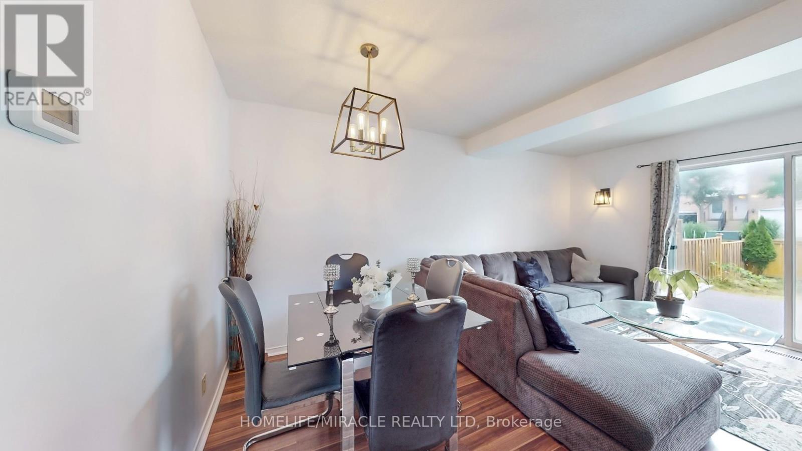 4 William Curtis Circle, Newmarket (Gorham-College Manor), Ontario  L3Y 8L7 - Photo 10 - N12386213