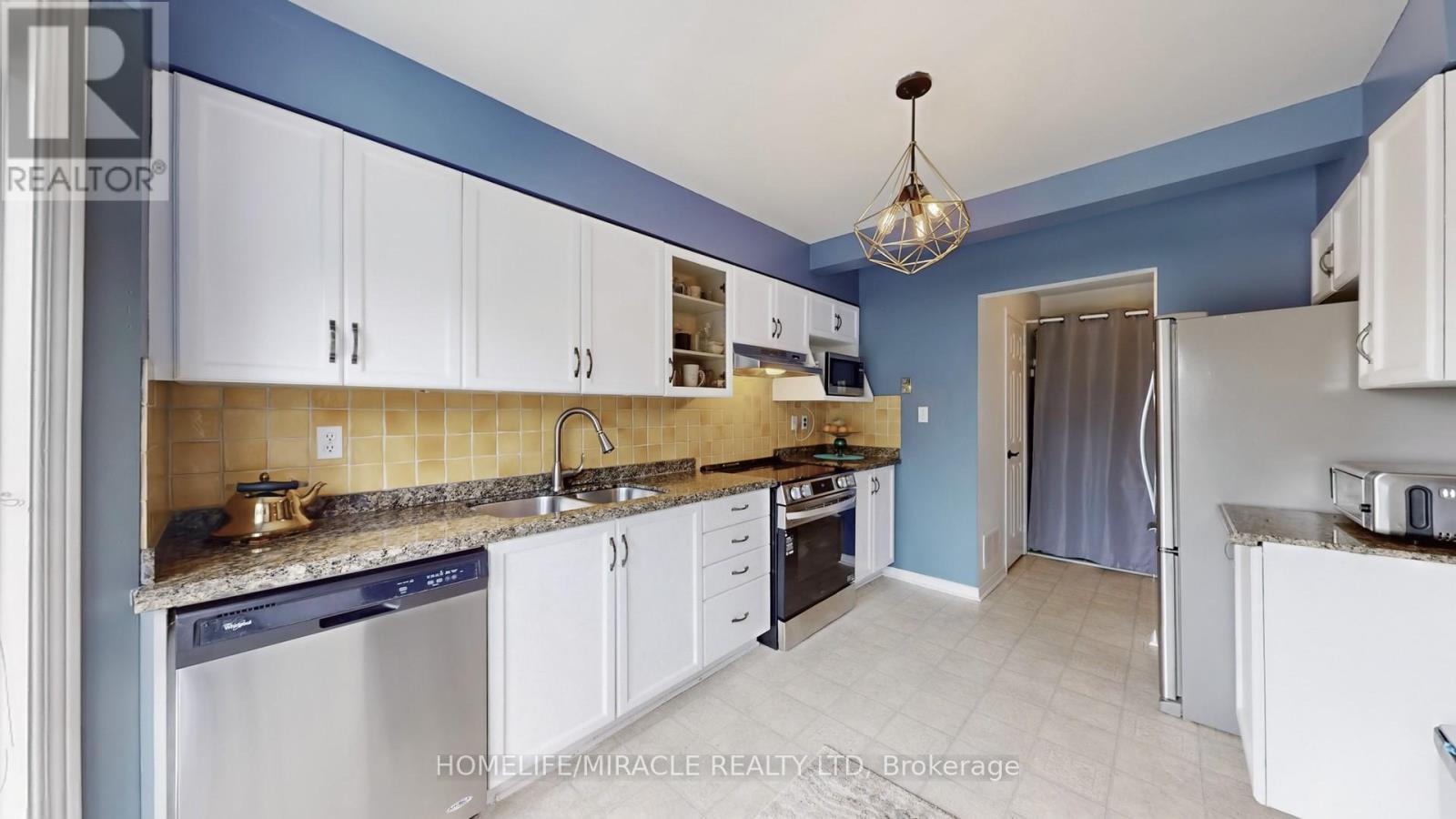 4 William Curtis Circle, Newmarket (Gorham-College Manor), Ontario  L3Y 8L7 - Photo 13 - N12386213