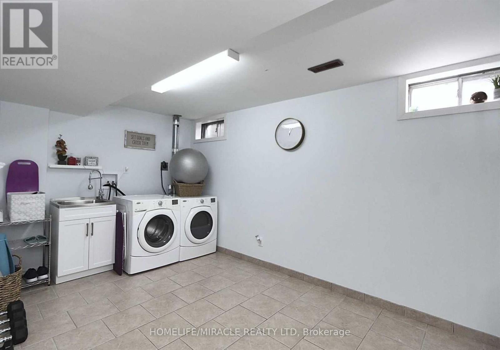 4 William Curtis Circle, Newmarket (Gorham-College Manor), Ontario  L3Y 8L7 - Photo 32 - N12386213