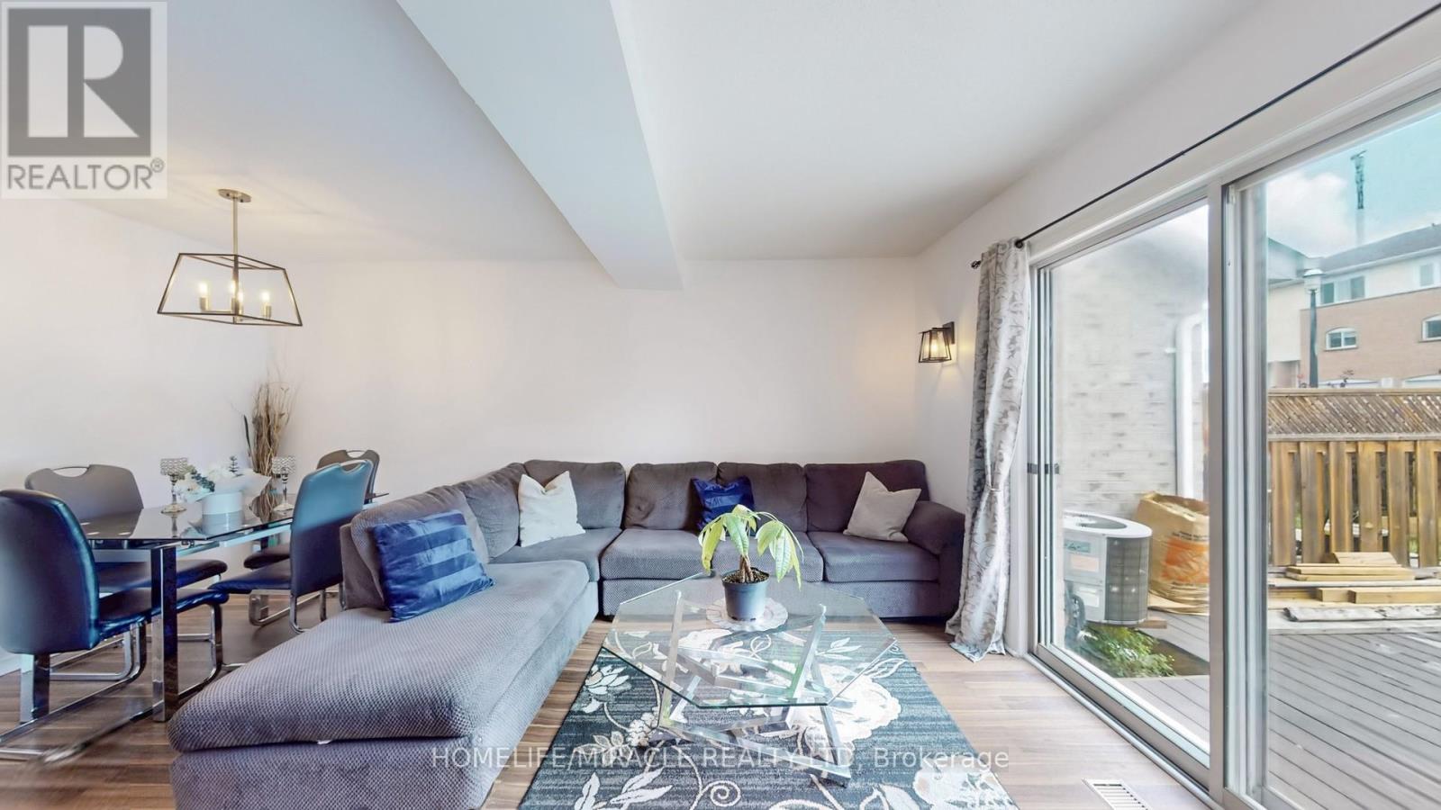 4 William Curtis Circle, Newmarket (Gorham-College Manor), Ontario  L3Y 8L7 - Photo 6 - N12386213
