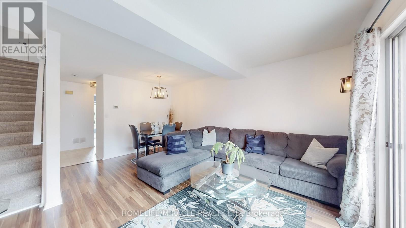 4 William Curtis Circle, Newmarket (Gorham-College Manor), Ontario  L3Y 8L7 - Photo 7 - N12386213