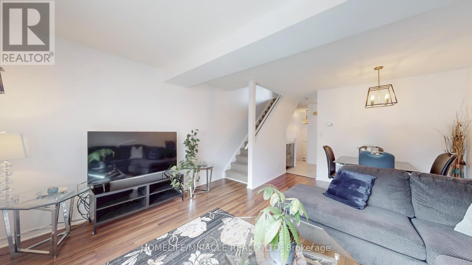 4 William Curtis Circle, Newmarket (Gorham-College Manor), Ontario  L3Y 8L7 - Photo 8 - N12386213