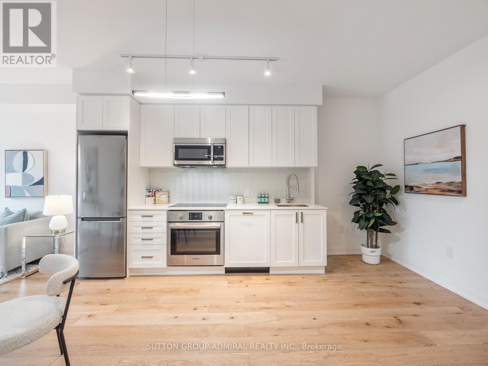 218 - 293 The Kingsway, Toronto, Ontario  M9A 0E8 - Photo 6 - W12386160