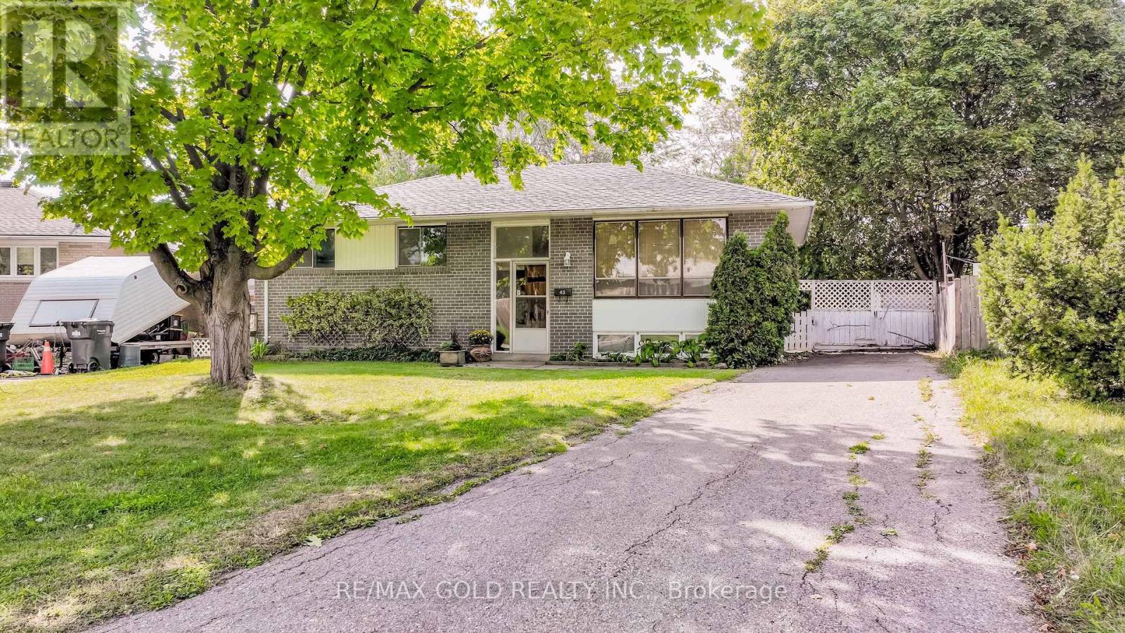 43 Alexandria Crescent, Brampton, Ontario  L6T 1N2 - Photo 1 - W12386206