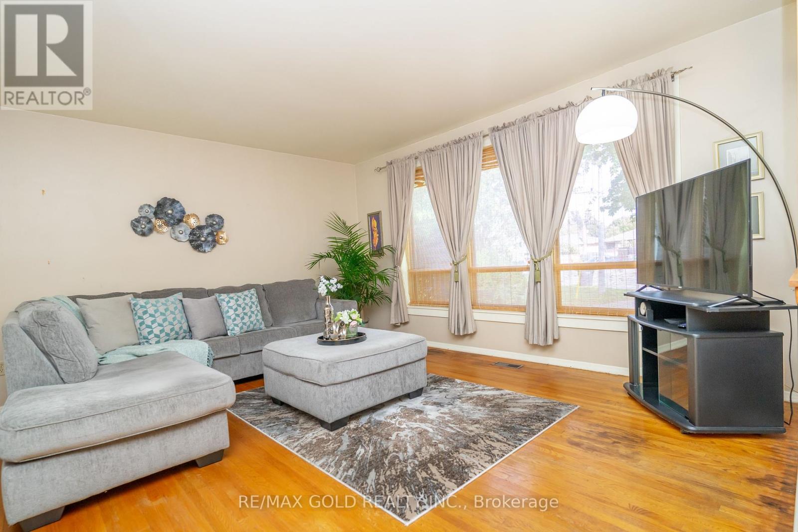 43 Alexandria Crescent, Brampton, Ontario  L6T 1N2 - Photo 6 - W12386206