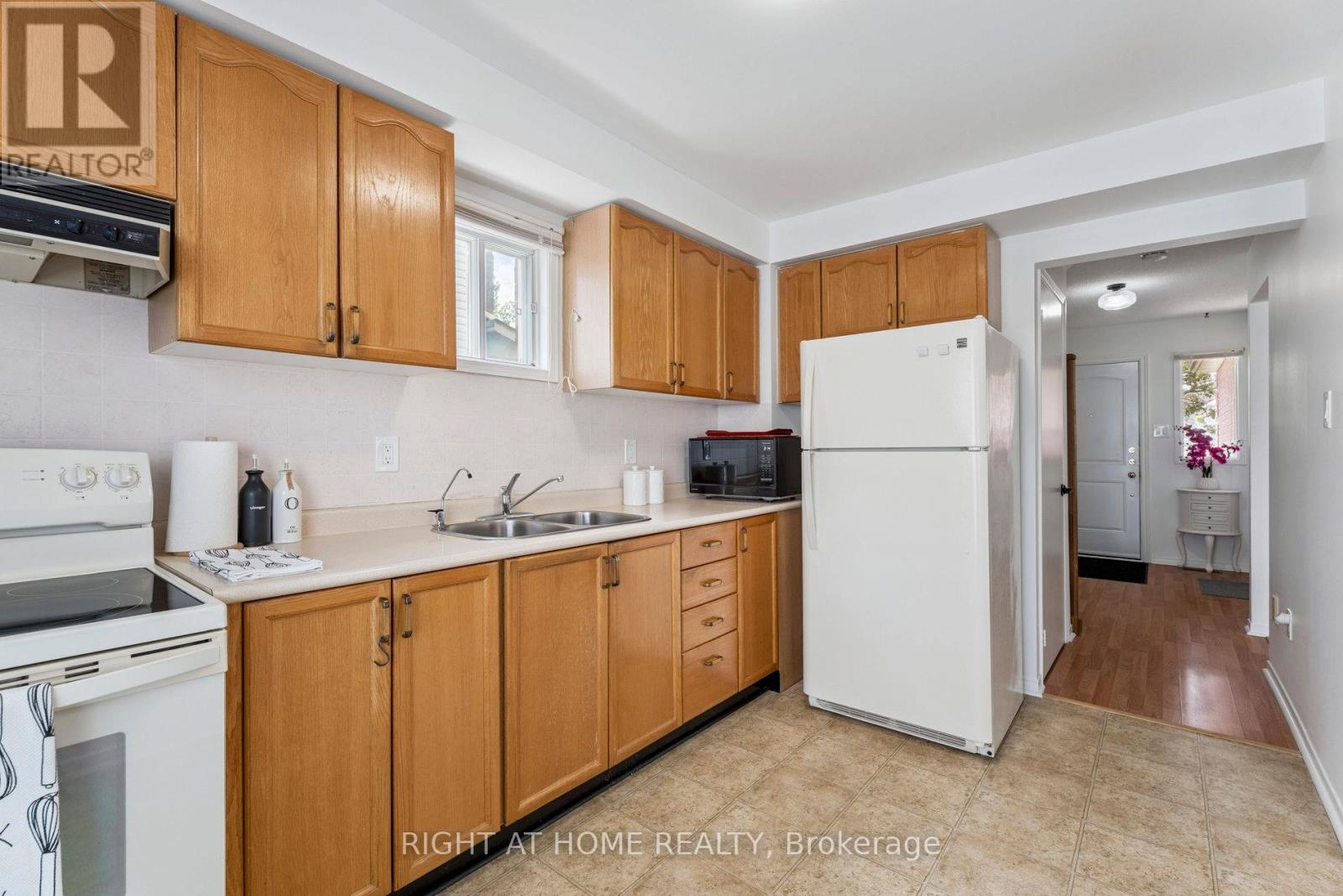 115 Laidlaw Drive, Barrie, Ontario  L4N 7R9 - Photo 10 - S12386115